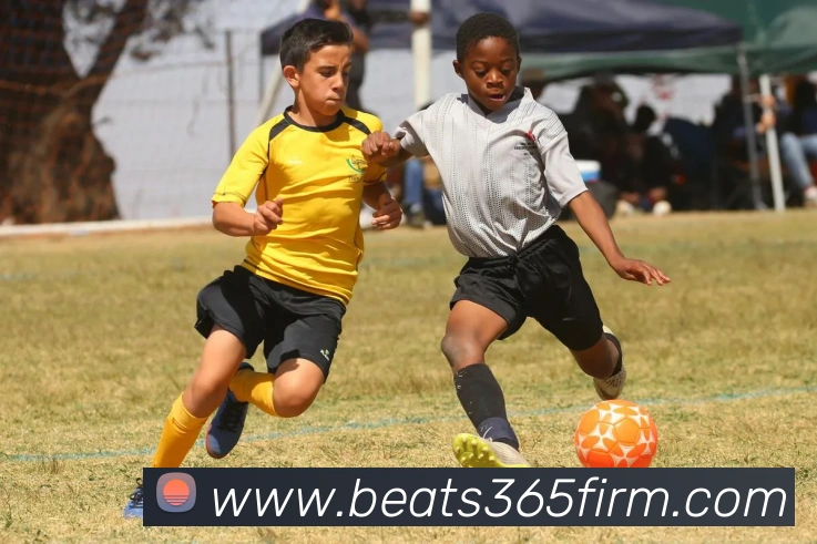 VAR介入长达六分钟西马坎补射被判越位进球无效引发争议